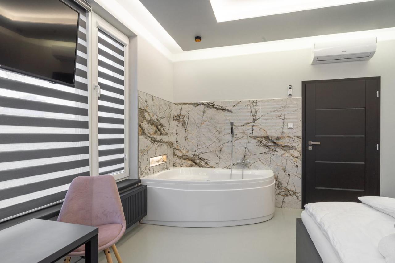 Oza Apartmany Острава Екстериор снимка
